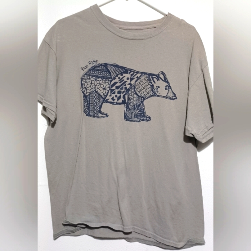 MV Sport Blue Ridge Mountains Men's Large Bear Graphic T Shirt Gray